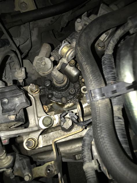 Looks like I’m getting a leak here on my 03 civic, what is this? : r/MechanicAdvice