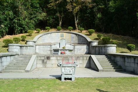 坟墓 的图像结果