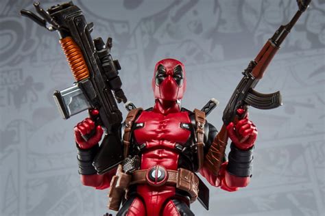 The New Marvel Legends Maximum Series Deadpool Lives Up to Those ...