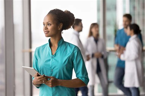 Nurse Practitioner (NP) vs. Physician Assistant (PA): Which Path to ...