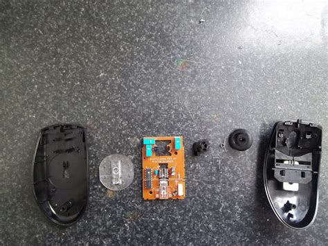 Logitech Mouse Disassembly 的图像结果