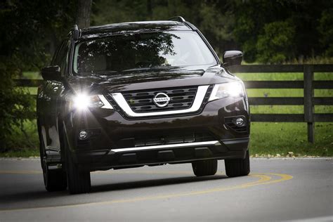 2019 Nissan Pathfinder Image. Photo 11 of 16