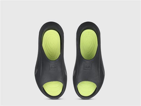 Solid Slip-On Spaceship Moulded Sliders – United Colors of Benetton Store