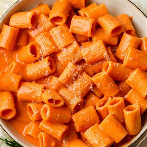 Gigi Hadid Pasta Recipe (Rigatoni Vodka) - Legally Healthy Blonde