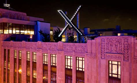 San Francisco authorities say they still can't access Twitter HQ's roof ...