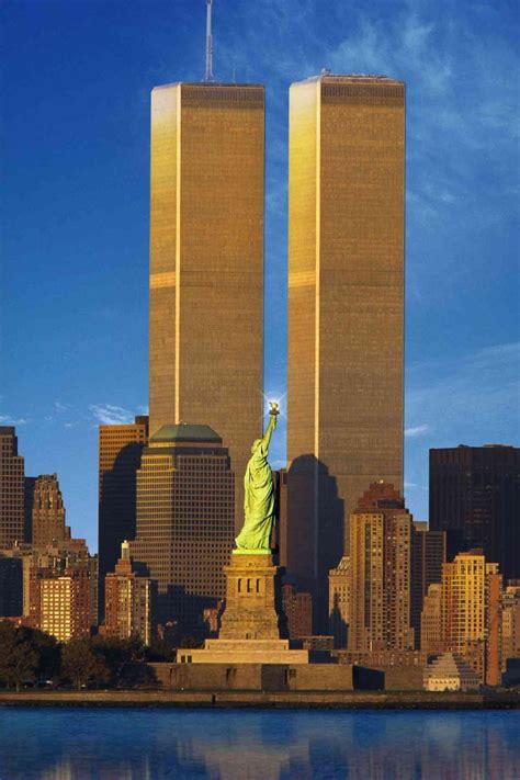 “9·11”事件世贸中心遇袭全景照片首度曝光_大师作品-蜂鸟网