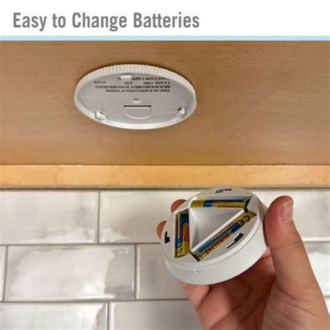 Utilitech 3 -Pack 3-in Battery LED Under Cabinet Puck Light in the ...