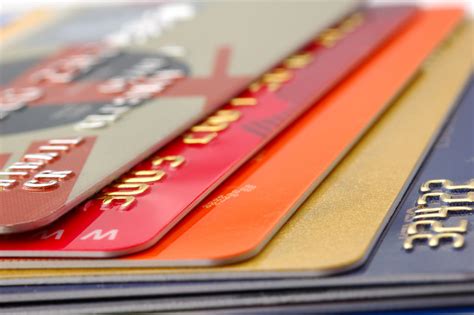 新办的信用卡该怎么样刷卡消费，才能快速提额_银行