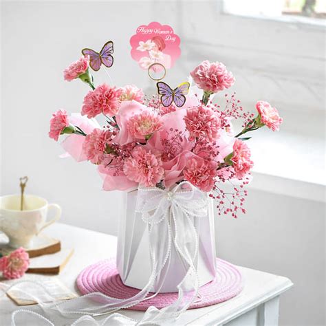 Iconic in Pink: Order Women's Day Online | Interflora India | JVS1443700