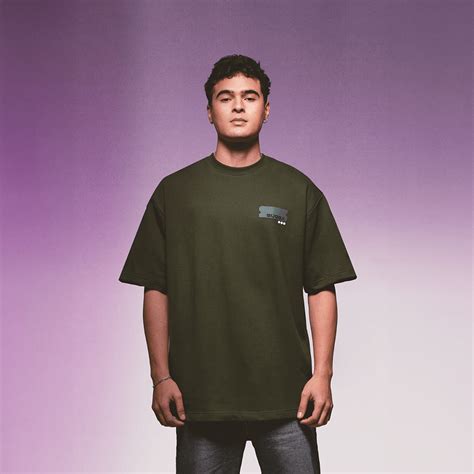 Sugga Stamp Tshirt - Olive Green Regular Fit – sugga.offical
