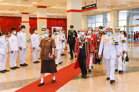 泰国国王命帕差拉吉帝雅帕公主代向毕业生颁发学位证书__财经头条