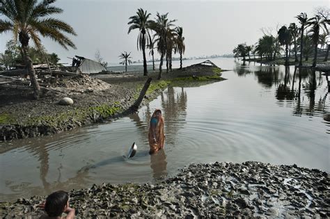 Facing Rising Seas, Bangladesh Confronts the Consequences of Climate Change - The New York Times