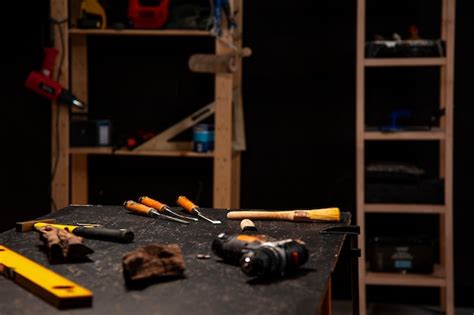 High angle tools on table arrangement | Free Photo