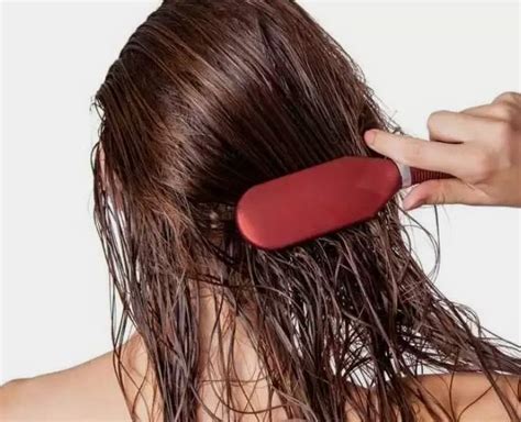 Here Are Some Of Your Habits That Lead To Hair Thinning | Herzindagi