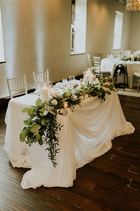 sweetheart sheer draped head table with garland Photo: Amos Photography ...