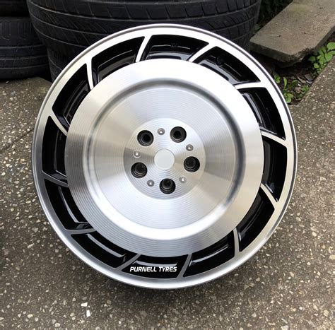 19 Aero Machined and Gloss Black | Purnell Tyres