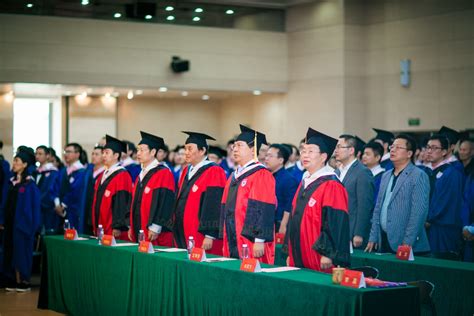 南京大学举办2021届本科生毕业典礼_腾讯新闻