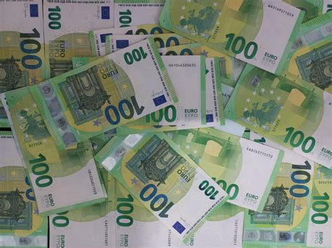 Marché noir: cours de l'euro et du dollar face au dinar - buzzwebnet