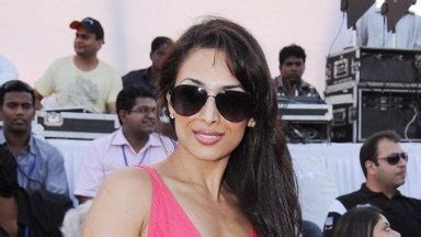 Style Watch: Celebrities and their “it” bags | Vogue India