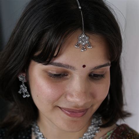 Flower Maang Tika - Bageecha