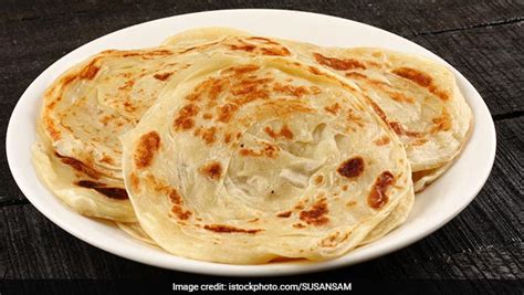 Paratha Recipe: इस आसान रेसिपी से बनाएं स्वादिष्ट मिर्च पनीर पराठा ...