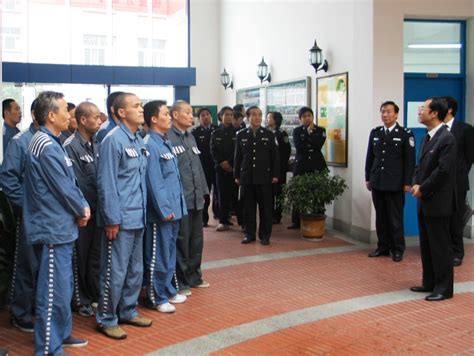 宁波市望春监狱民警、服刑人员来校参观