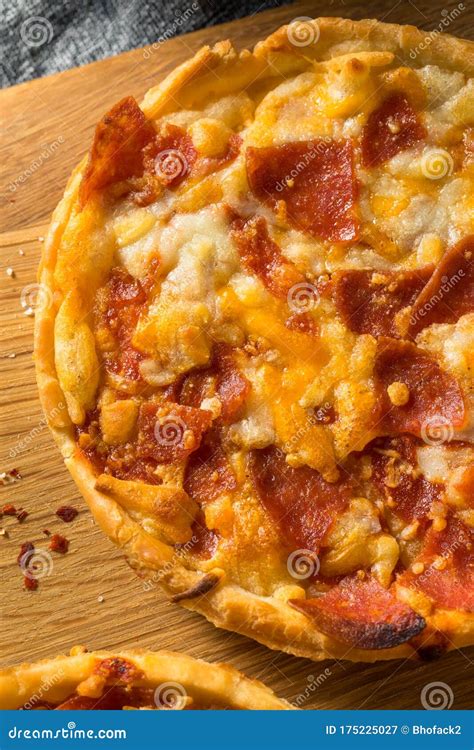 Fast Food Frozen Individual Pizzas Stock Image - Image of round, slice ...