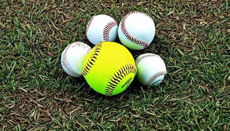 Baseball vs Softball 的图像结果
