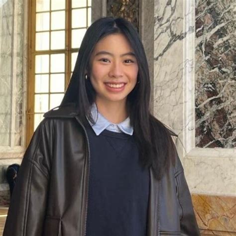 Li Yen - Biology teacher - ₹1427/h