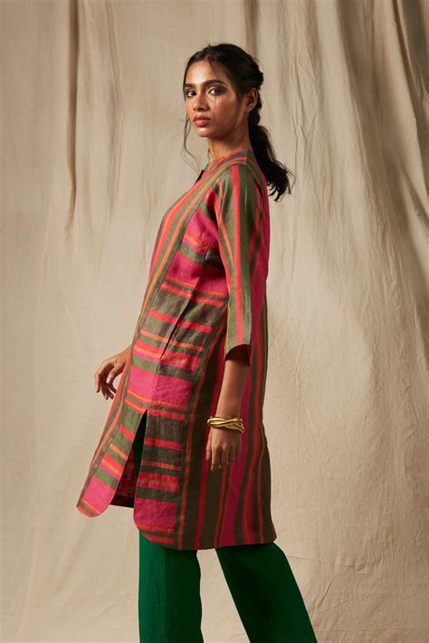 Surekha Linen Panelled Kurta Set – Saphed