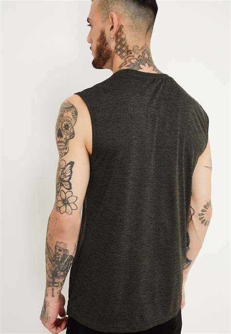 Buy Men Solid Slim Fit Training T-shirt Online at just Rs. 349.0 ...