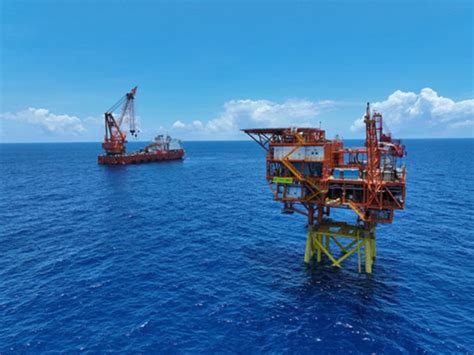 我国自主设计建造的亚洲最大海上石油生产平台恩平15-1投用_荔枝网新闻