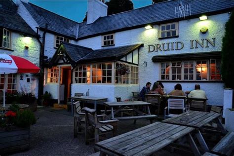 DRUID INN (Llanferres) - Inn Reviews & Photos - Tripadvisor