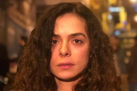 Özge Özpirinçci: la vez que la policía acabó con su fiesta de ...