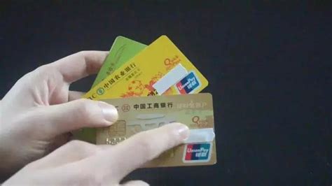 五年来首次回国 开银行卡换身份证技巧 - YouTube