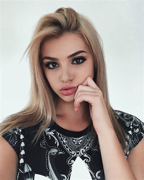 Kristen Hancher - Instagram