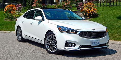 Car Review: 2017 Kia Cadenza | Driving
