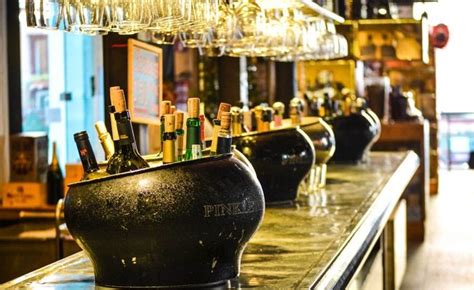 The Two Basic Rules Of Wine Drinking Etiquette That You Probably Never Knew