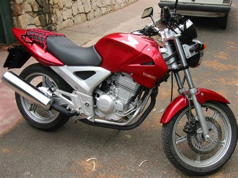 Nova Yamaha Fazer 250 chega às lojas por R$ 14.990 | Carros | autoesporte