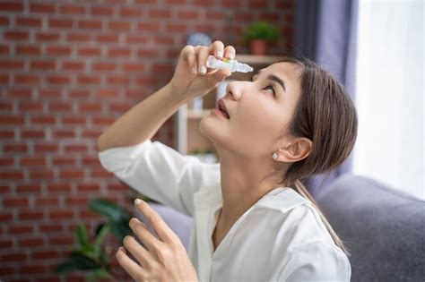 Terapi Siklosporin Topikal pada Dry Eye Syndrome - Alomedika