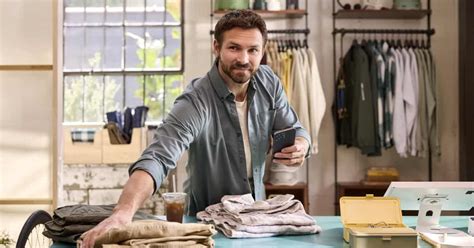 What is 24/7 Support? Definition, Benefits, Tips