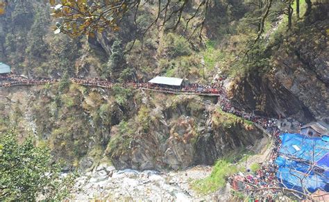 चारधाम यात्रा के 2 दिन में ही ऐसा बुरा हाल! यमुनोत्री का यह वीडियो ...