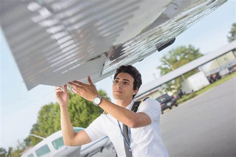 Supera las adversidades: el examen de ingreso a piloto después del 12.º ...