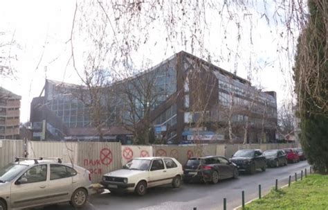 Pao deo plafona u Sportskom centru Pinki u Zemunu - BetaRS