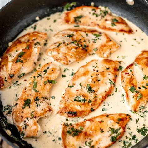 Creamed Chicken Over Biscuits {20 Minute Meal} - Delicious Little Bites