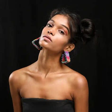 Lakeer hand embroidered hoops – GoneCase