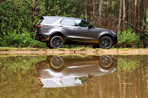 2025 Land Rover Discovery off-road review | CarExpert