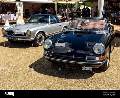 In front classic sports car Porsche 911 Urelfer from the 60s, behind ...
