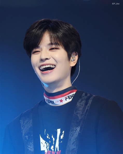 땨 on Twitter | Stray kids seungmin, Pretty smile, Savage kids