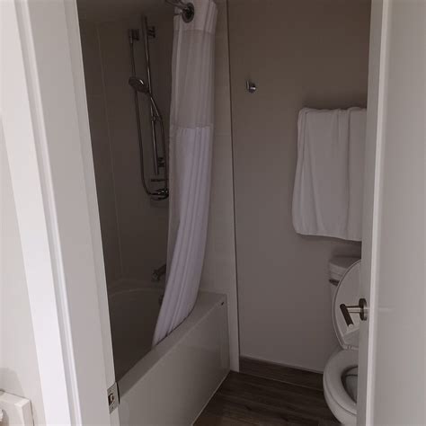 COAST TSAWWASSEN INN (Delta) - Hotel Reviews, Photos, Rate Comparison ...